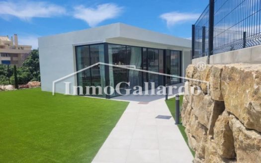Piso en venta en Torre de Benagalbón a 100 metros de la playa – Ref: 008884